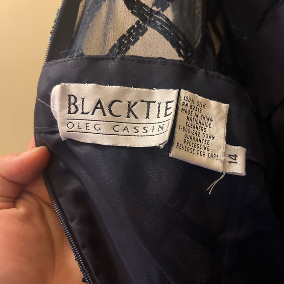 Women’s Dress - Picture 4 of 6